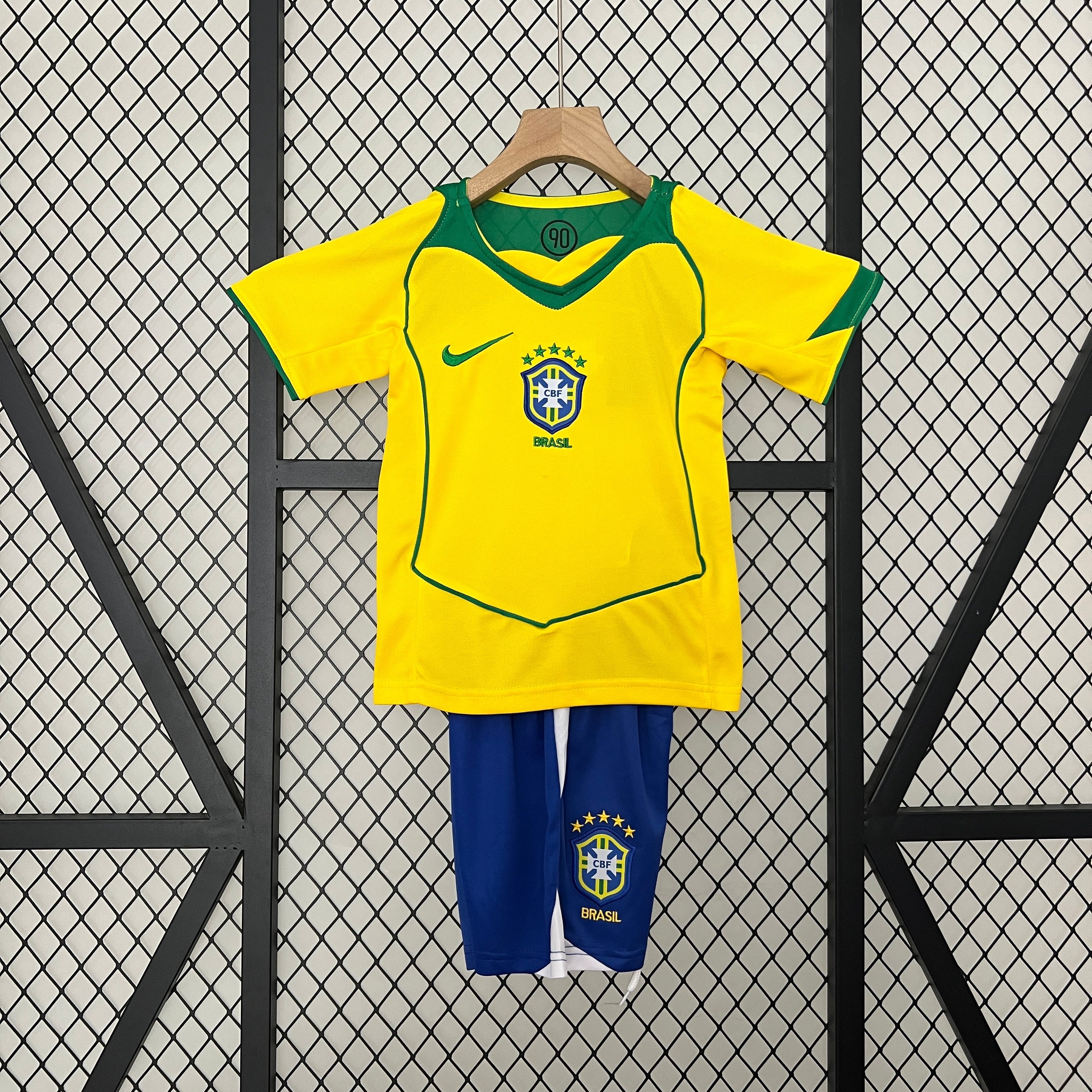 Kit Infantil Seleção Titular 2004 - Versão retro